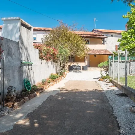 Casa Viktoria With Private Garden And Bbq Feriehus
