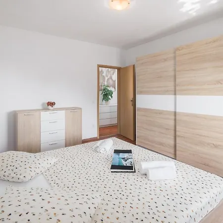 Feriehus Casa Viktoria With Private Garden And Bbq Kosinozici
