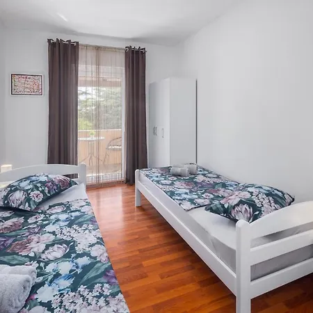 別荘 Casa Viktoria With Private Garden And Bbq *