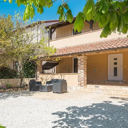 Casa Viktoria With Private Garden And Bbq Košinožići