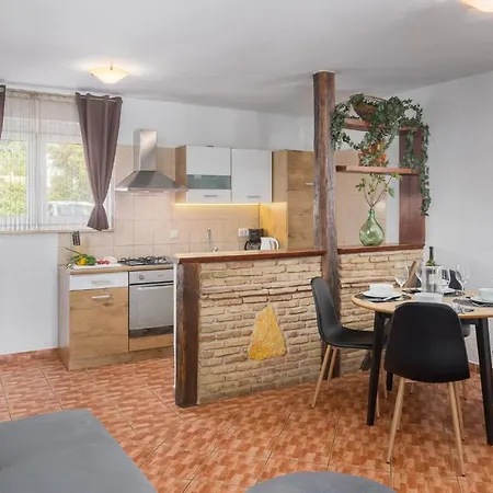 Casa Viktoria With Private Garden And Bbq