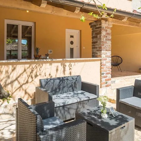 Casa Viktoria With Private Garden And Bbq